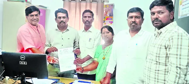 టెట్ నుంచి మినహాయింపునివ్వాలి