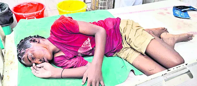 రక్తపు మడుగులో బాలుడు 