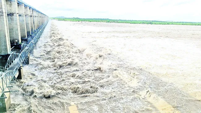 జూరాలకు మళ్లీ భారీగా వరద 