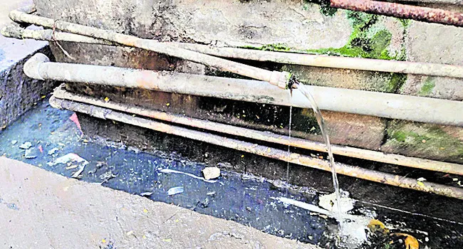 తురకపాలెంలో కలెక్టర్‌ పర్యటన