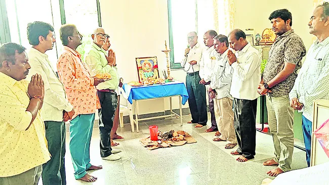 విశ్వకర్మ చూపిన భక్తిమార్గంలో నడవాలి