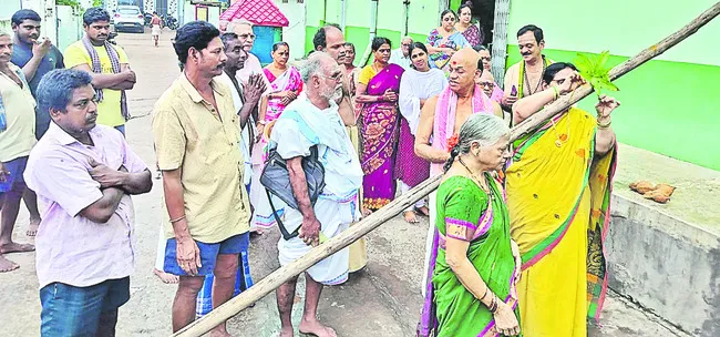 శరన్నవరాత్ర ఉత్సవాలకు  రాట పూజలు 
