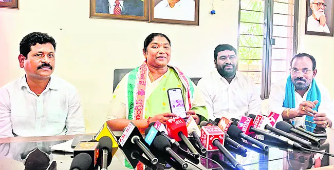కేటీఆర్‌.. నర్సింహమూర్తిని బహిష్కరిస్తావా?