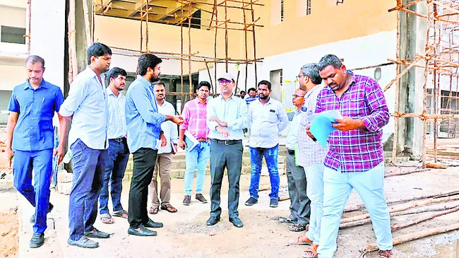నిర్మాణ పనుల్లో వేగం పెంచాలి