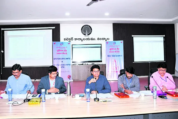 రుణాలు తక్షణమే మంజూరు చేయాలి