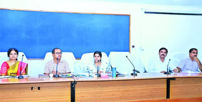 ఇంటర్‌ ఫలితాల పెంపుపై దృష్టి పెట్టాలి
