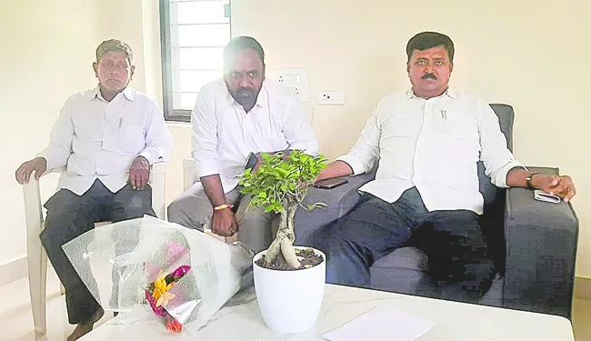రోడ్ల అభివృద్ధికి నిధులు