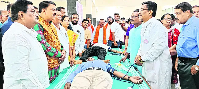 Minister Nityananda Gond at a blood donation camp