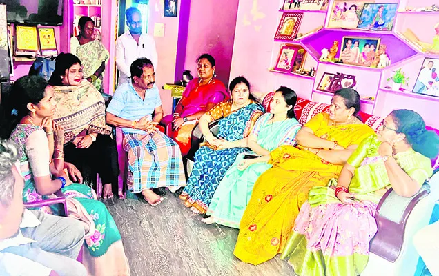 చింతపల్లి జెడ్పీటీసీకి పరామర్శ 
