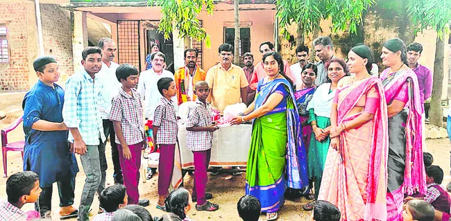 దాతల సహకారం మరువలేనిది