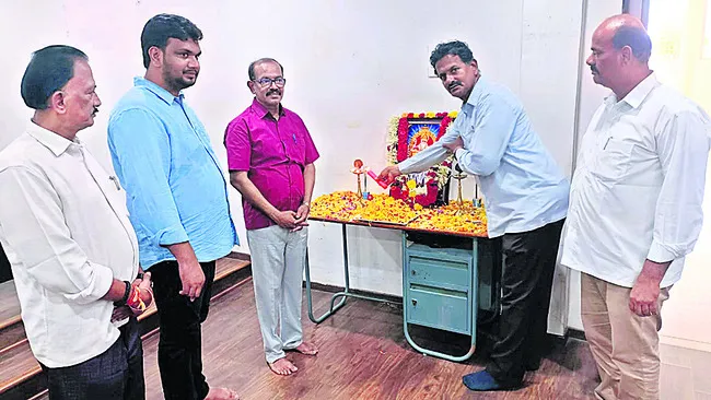 కష్టపడి పనిచేసేవారికి విశ్వకర్మ ఆదర్శం
