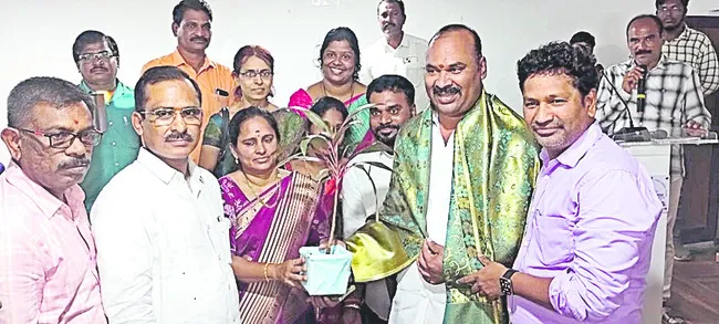 నిబద్ధతతో పనిచేస్తేనే గుర్తింపు 