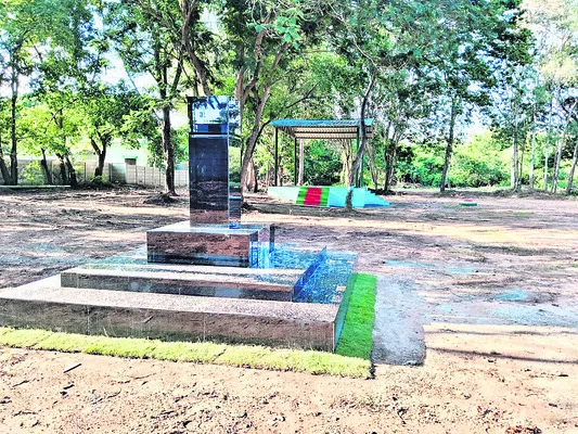 ఆగి ఉన్న లారీని ఢీకొన్న లారీ 