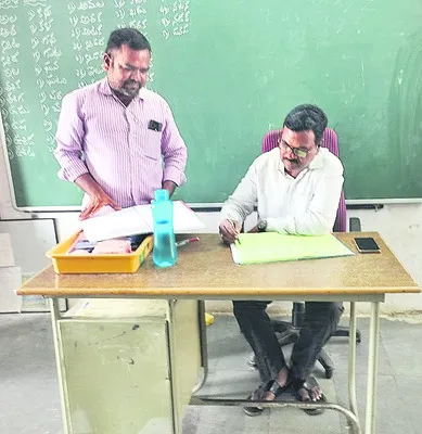 17మంది టీచర్ల సర్దుబాటు