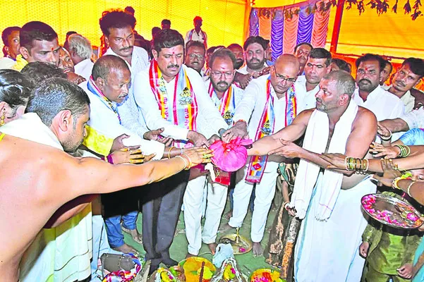 విశ్వకర్మల అభ్యున్నతికి కృషి