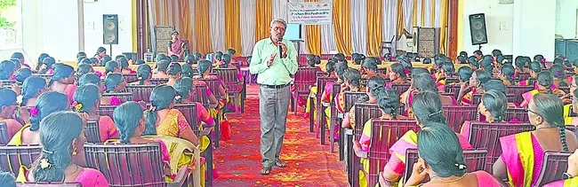 పౌష్టికాహారం అందేలా చూడాలి
