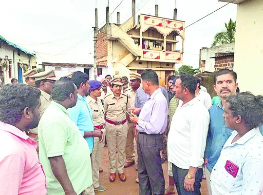కొండెంగలను పట్టుకుంటాం