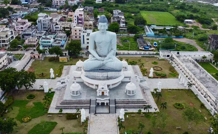 Amaravati Roads With Gold Doubts Raised After Meter 10 Lakhs Bid