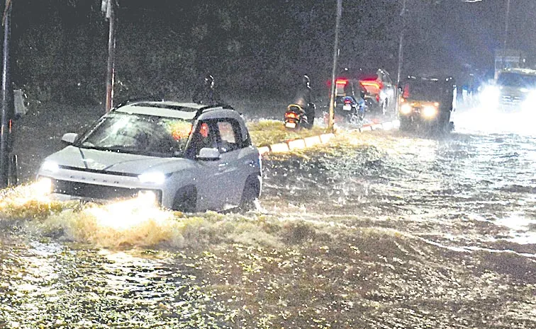 క్లౌడ్‌బరస్ట్‌తో హైదరాబాద్‌ కకావికలం