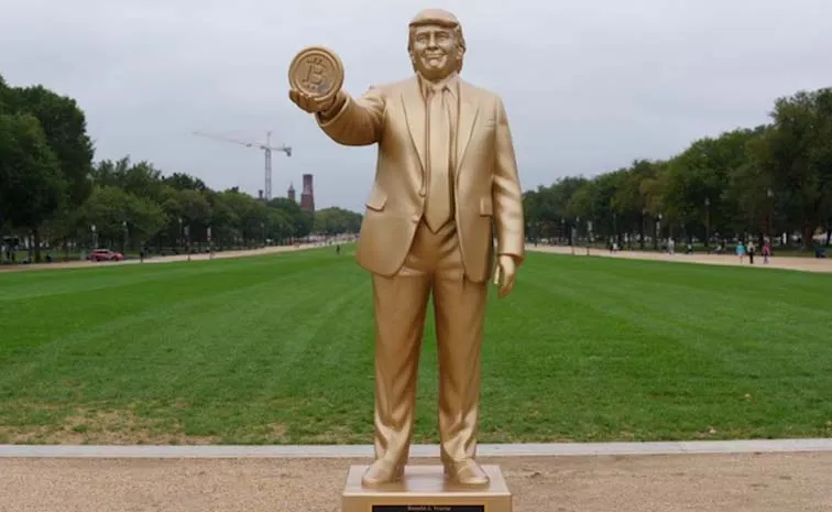 Donald Trump Golden Statue With Holding Bitcoin