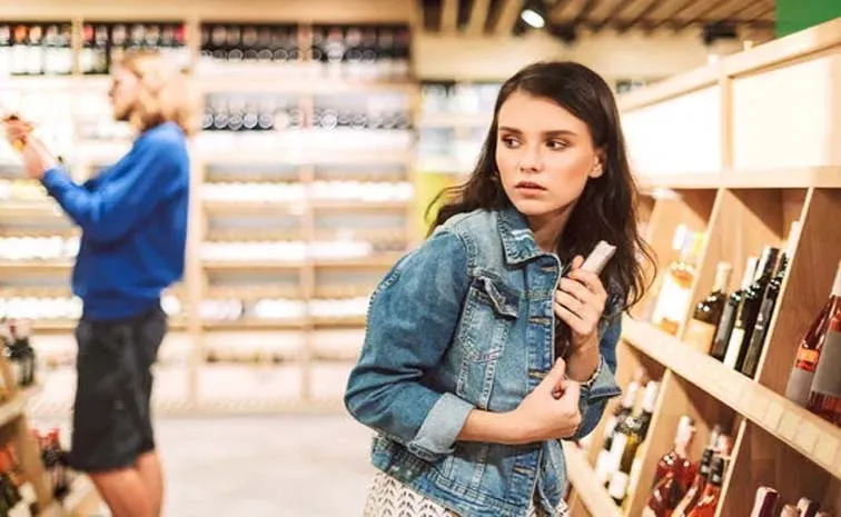 What is Kleptomania Causes Symptoms And Treatment