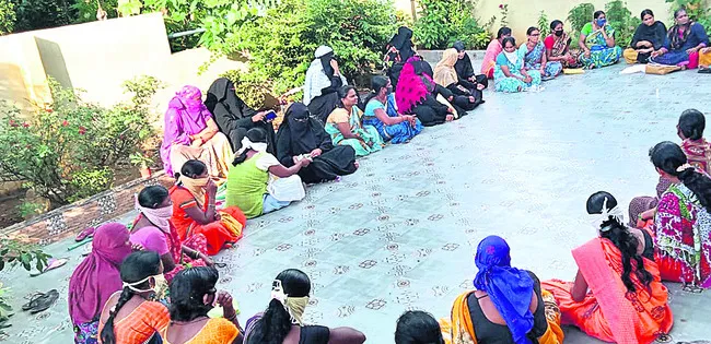 మగువలకు బతుకమ్మ కానుక