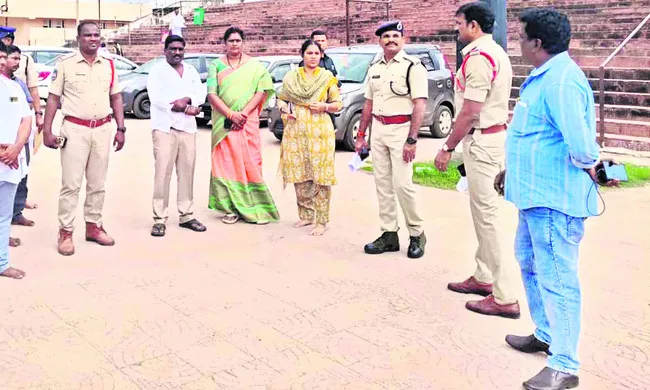 దేవీ శరన్నవరాత్రి ఉత్సవ ఏర్పాట్ల పరిశీలన