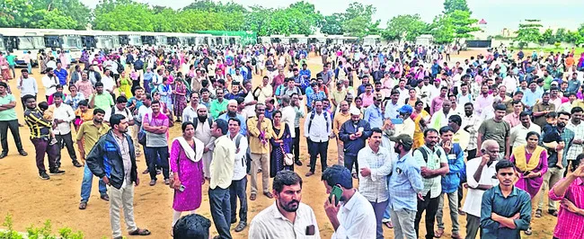 ఆశగా రప్పించి.. నిరాశతో తిప్పి పంపించి