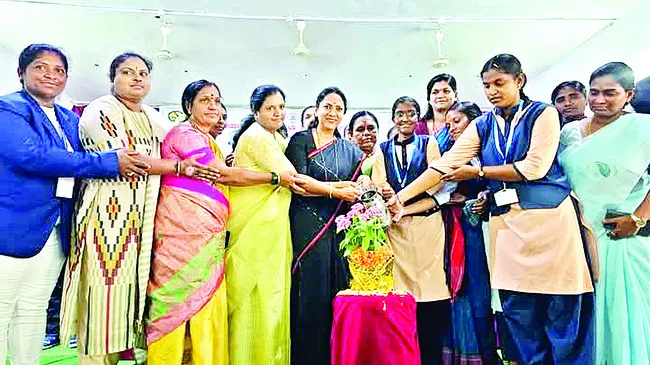అభివృద్ధి పనులకు  నేతల శ్రీకారం