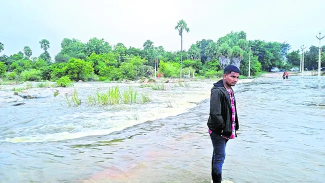 ఆటోను ఢీకొట్టిన బొలేరో.. నలుగురికి గాయాలు
