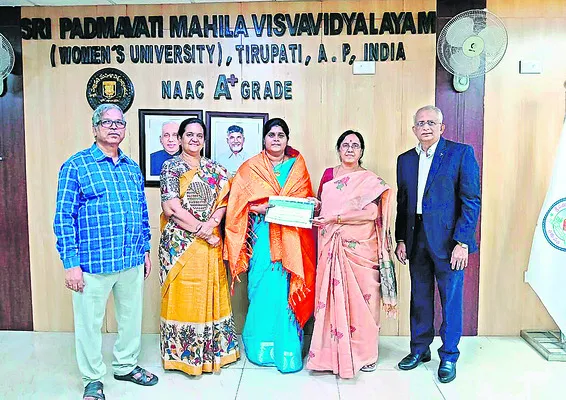 శ్రీపద్మావతి మహిళా విశ్వవిద్యాలయానికి కాంస్యం