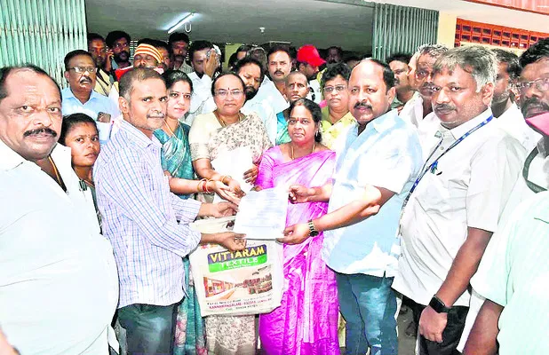 వేలూరులో ఆక్రమణలు తొలగించండి