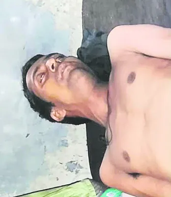 కార్లను ఢీకొట్టిన ట్రావెల్స్‌ బస్సు
