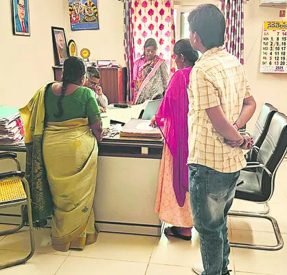 సమస్యల పరిష్కారంలో అలసత్వం తగదు