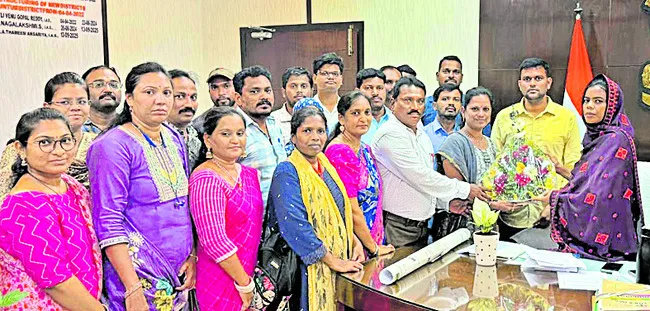 సచివాలయ ఉద్యోగుల సమస్యలు పరిష్కరించాలి 