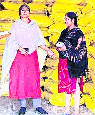 జిల్లాలో సమృద్ధిగా  యూరియా నిల్వలు