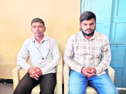 కొత్తకోట తహసీల్దార్‌ కార్యాలయంలో ఏసీబీ దాడి 