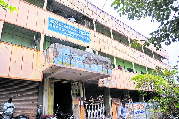 డాక్యుమెంట్ రైటర్లు నేడు, రేపు పెన్డౌన్!