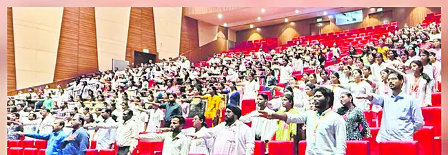 మానసిక ఆరోగ్యానికి ప్రాధాన్యం ఇవ్వాలి 