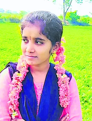 రైలు ఢీకొని వృద్ధురాలి మృతి 
