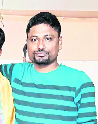 చెట్టును ఢీకొట్టిన బైక్‌