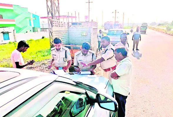 పేపర్లు లేని వాహనాలు సీజ్‌
