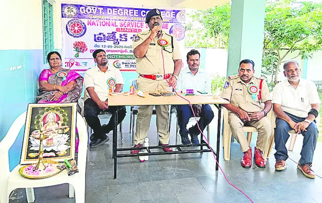 విద్యార్థి స్థాయి నుంచే సేవా భావం