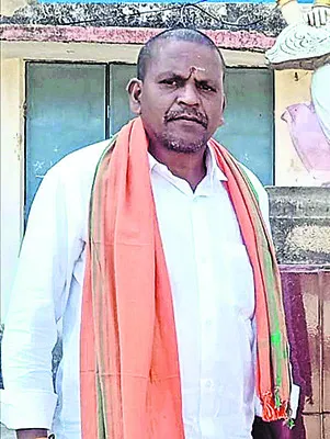 రోడ్డు ప్రమాదంలో గిరిజనుడి మృతి