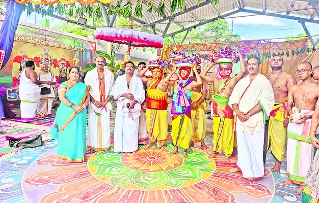 శాస్త్రోక్తంగా పవిత్ర సమర్పణ 