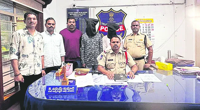 ఇద్దరు దొంగల అరెస్టు 