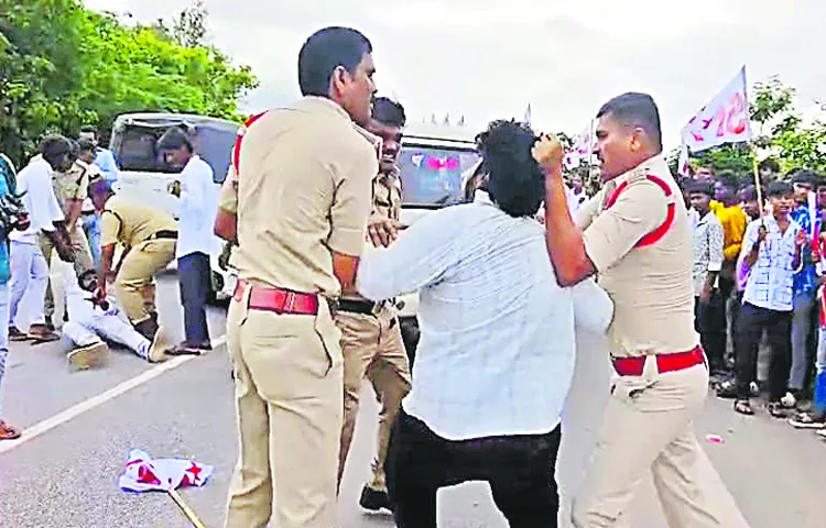 జుట్టుపట్టి ఈడ్చేసి.. కాలర్‌ పట్టి లాగేసి..!