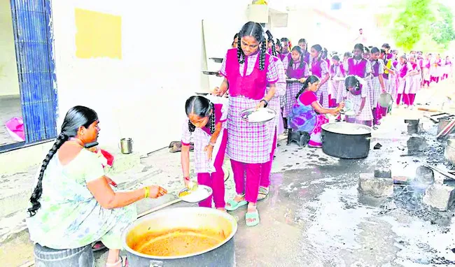 ప్రతినెలా ‘మధ్యాహ్నం’ బిల్లులు