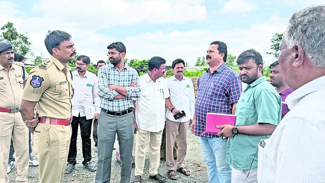 ఏర్పాట్లను పరిశీలించిన కలెక్టర్, ఎస్పీ