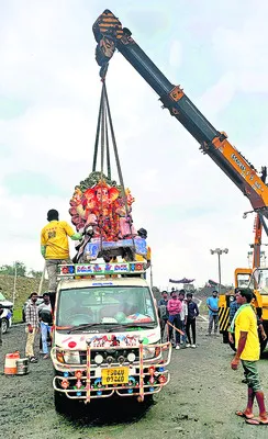 గోదావరిలో వినాయక నిమజ్జనం